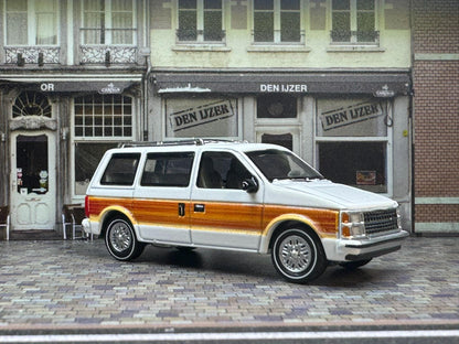 1-64 Scale / S-Scale 1985 Dodge Caravan in White with Woodgrain - Great For Dioramas & Diecast Photography (AW)