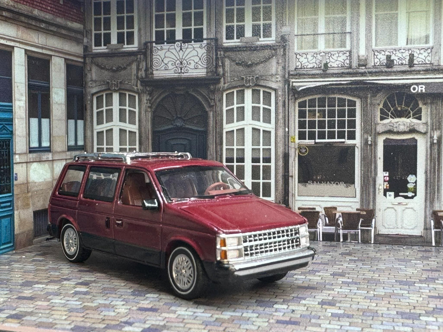 1-64 Scale / S-Scale 1985 Dodge Caravan in Crimson Red / Black - Great For Dioramas & Diecast Photography (AW)