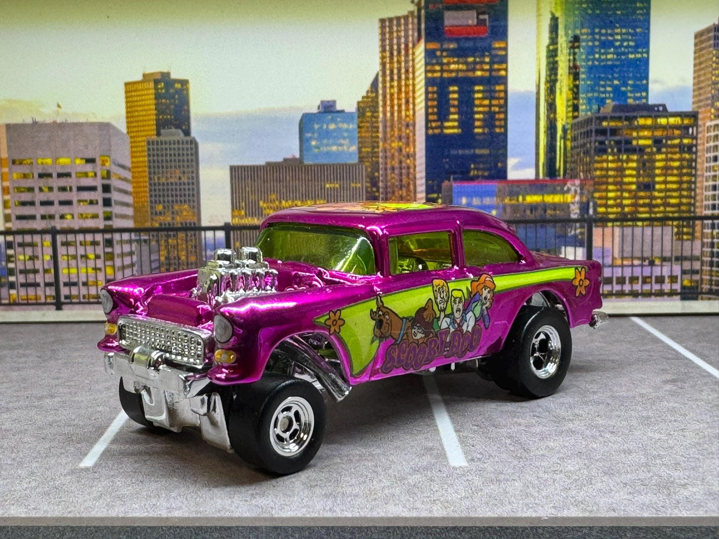 1-64 Scale / S-Scale Custom Hydrochromed 1955 Chevy Gasser Candy Magenta with Real Riders - Scooby Doo