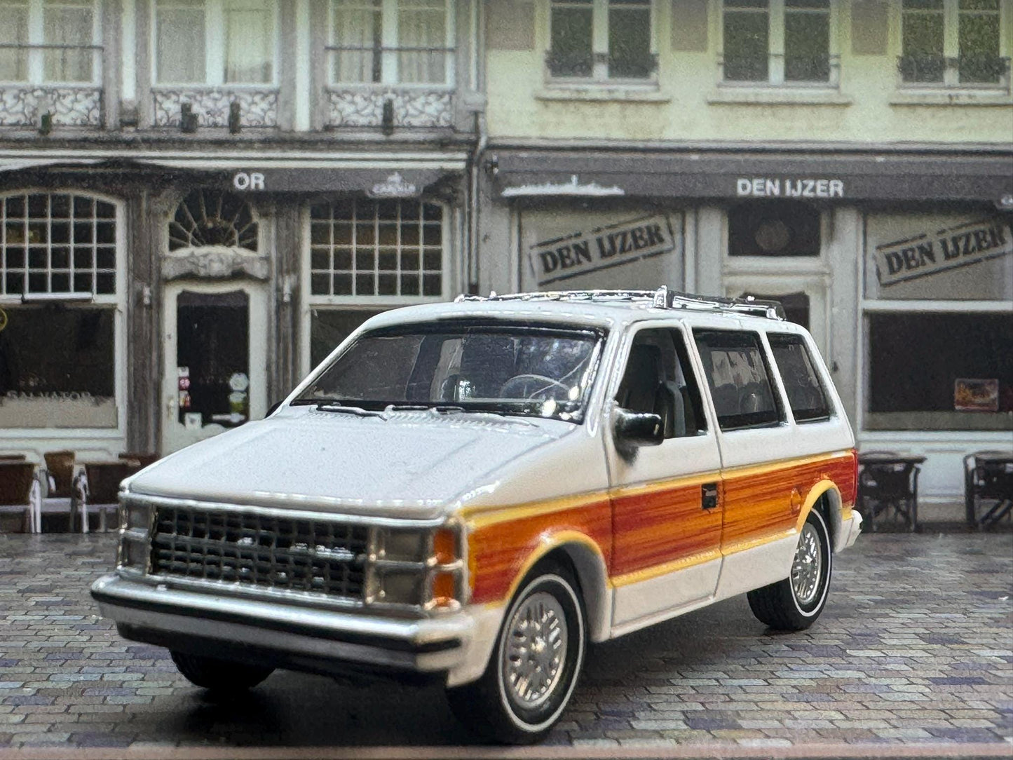 1-64 Scale / S-Scale 1985 Dodge Caravan in White with Woodgrain - Great For Dioramas & Diecast Photography (AW)