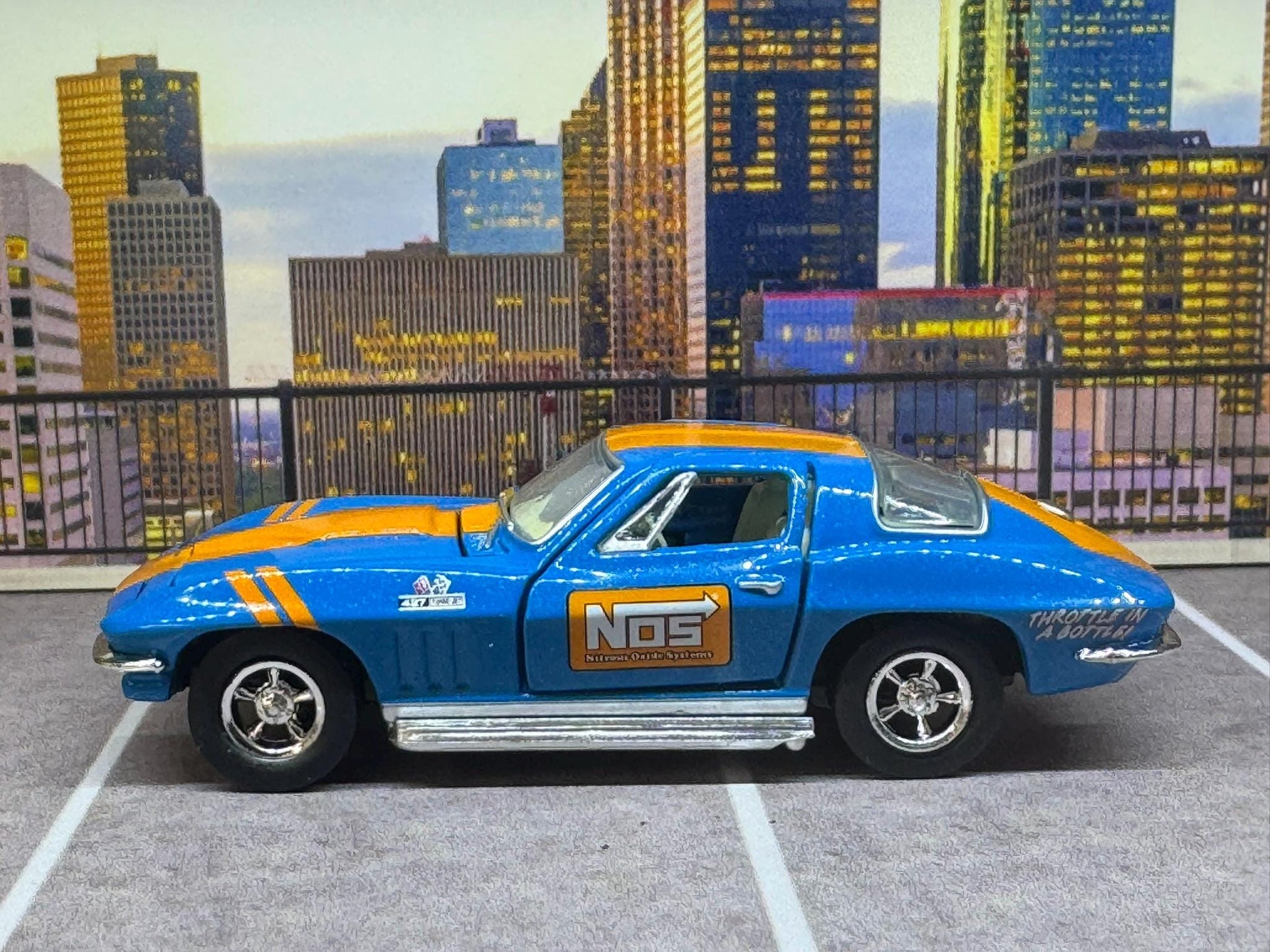 1-64 Scale / S-Scale 1966 Chevy Corvette 427 - Great For Dioramas & Diecast Photography (M2)