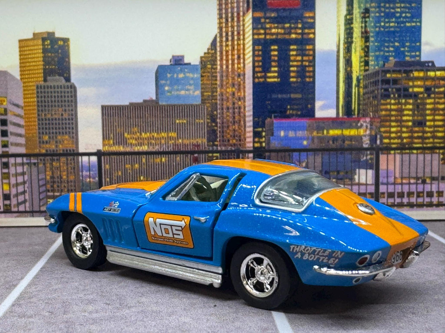 1-64 Scale / S-Scale 1966 Chevy Corvette 427 - Great For Dioramas & Diecast Photography (M2)