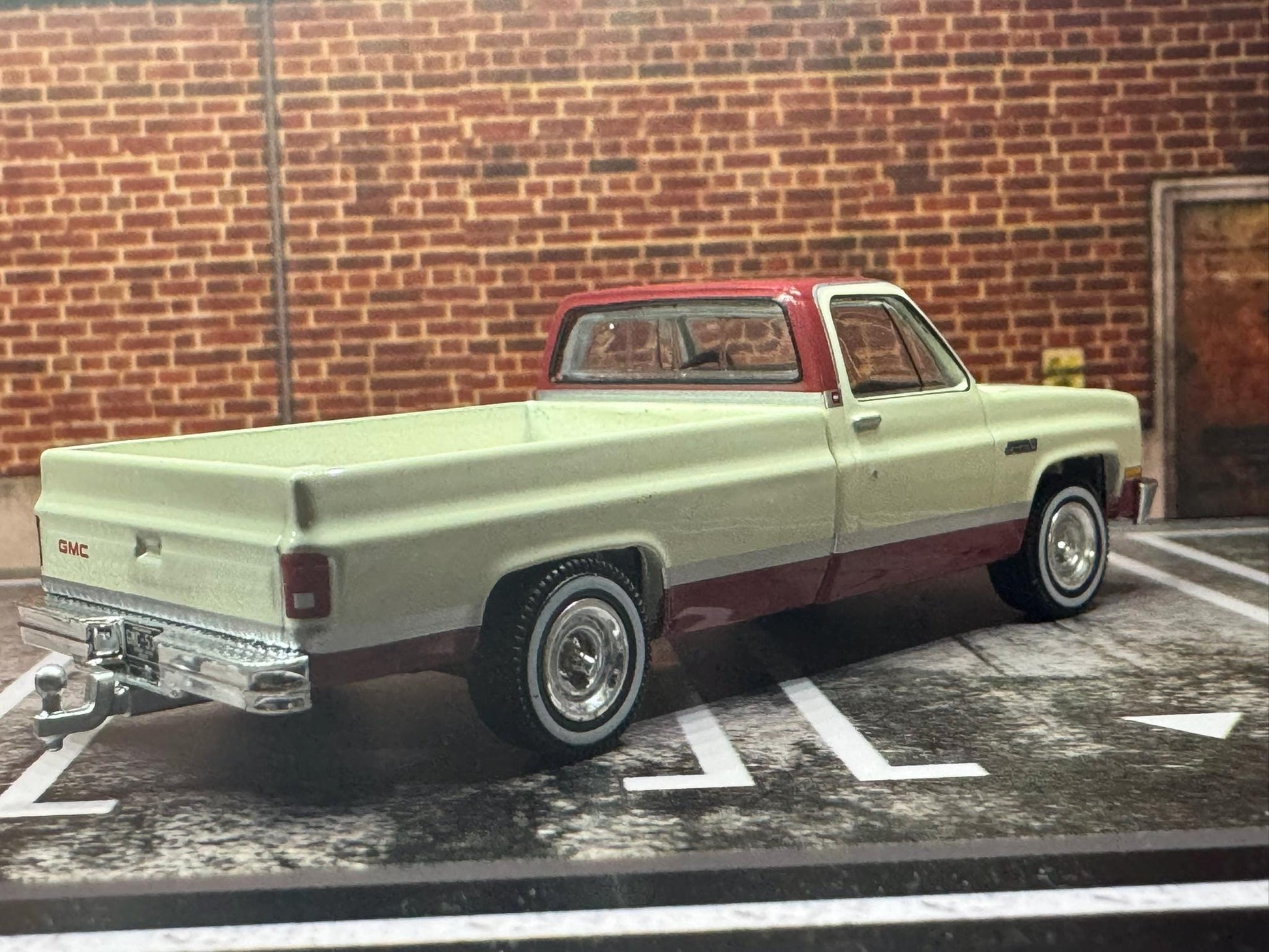 1-64 Scale / S-Scale 1981 GMC Sierra Classic K2500 - Great For Dioramas & Diecast Photography (GL)