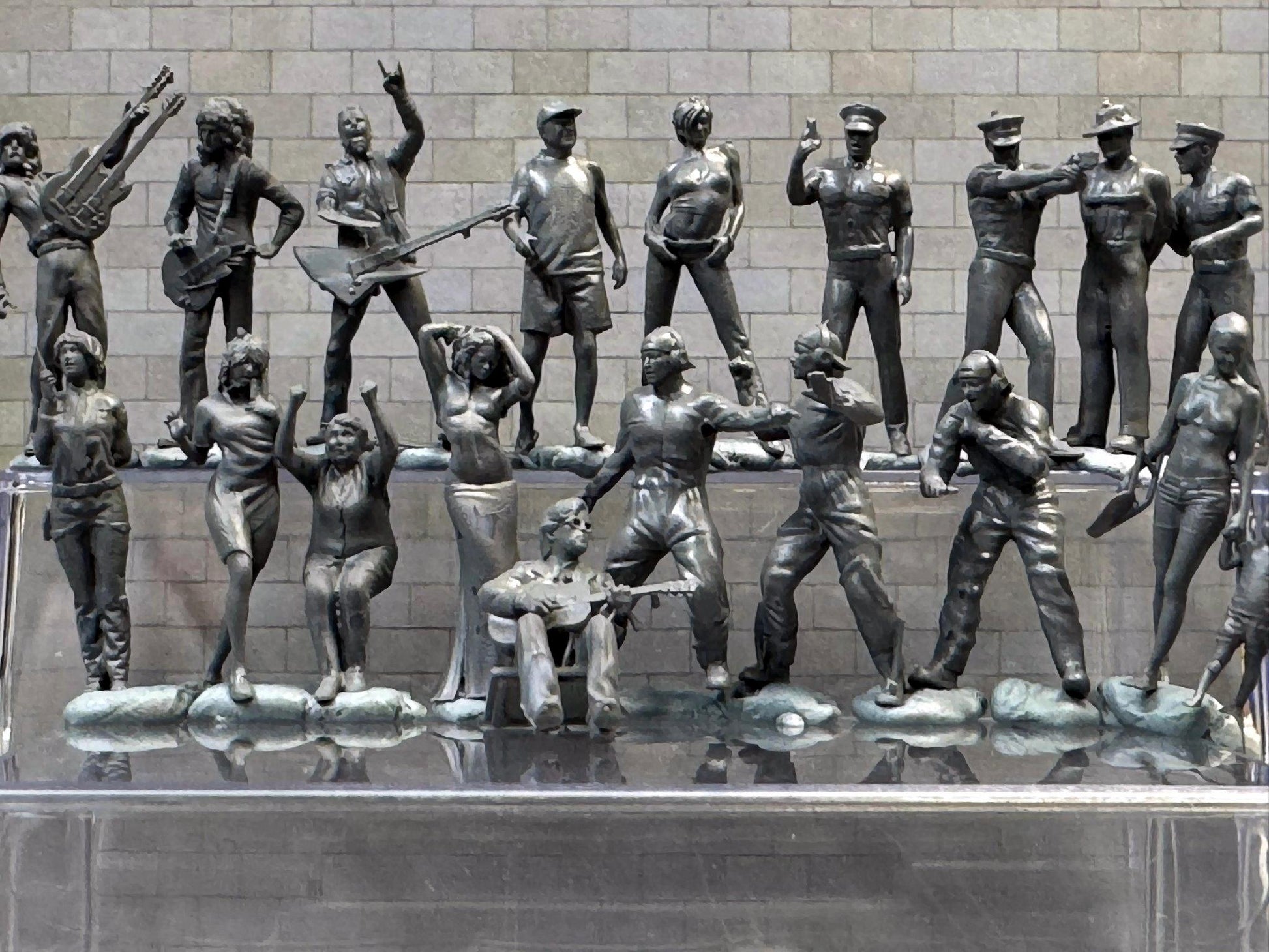 Double G 1:64 Miniature Human Figures - Unpainted - great for Dioramas - Made in the USA LOT 604 Miniature 1.10