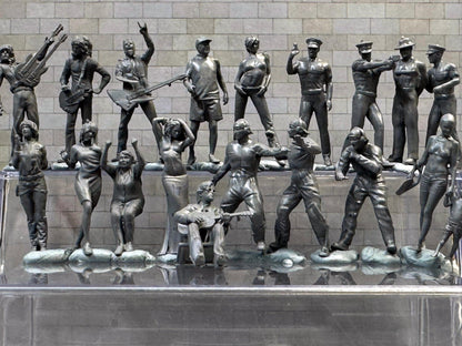 Double G 1:64 Miniature Human Figures - Unpainted - great for Dioramas - Made in the USA LOT 604 Miniature 1.10