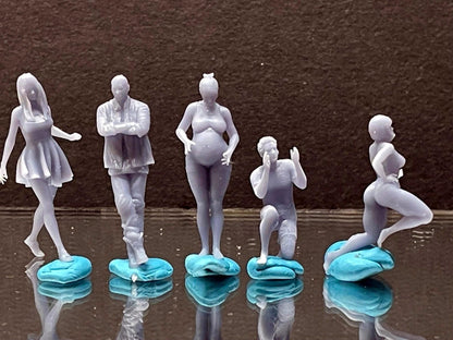 Double G 1:64 Miniature Human Figures - Unpainted - great for Dioramas - Made in the USA LOT 327 Miniature 1.10