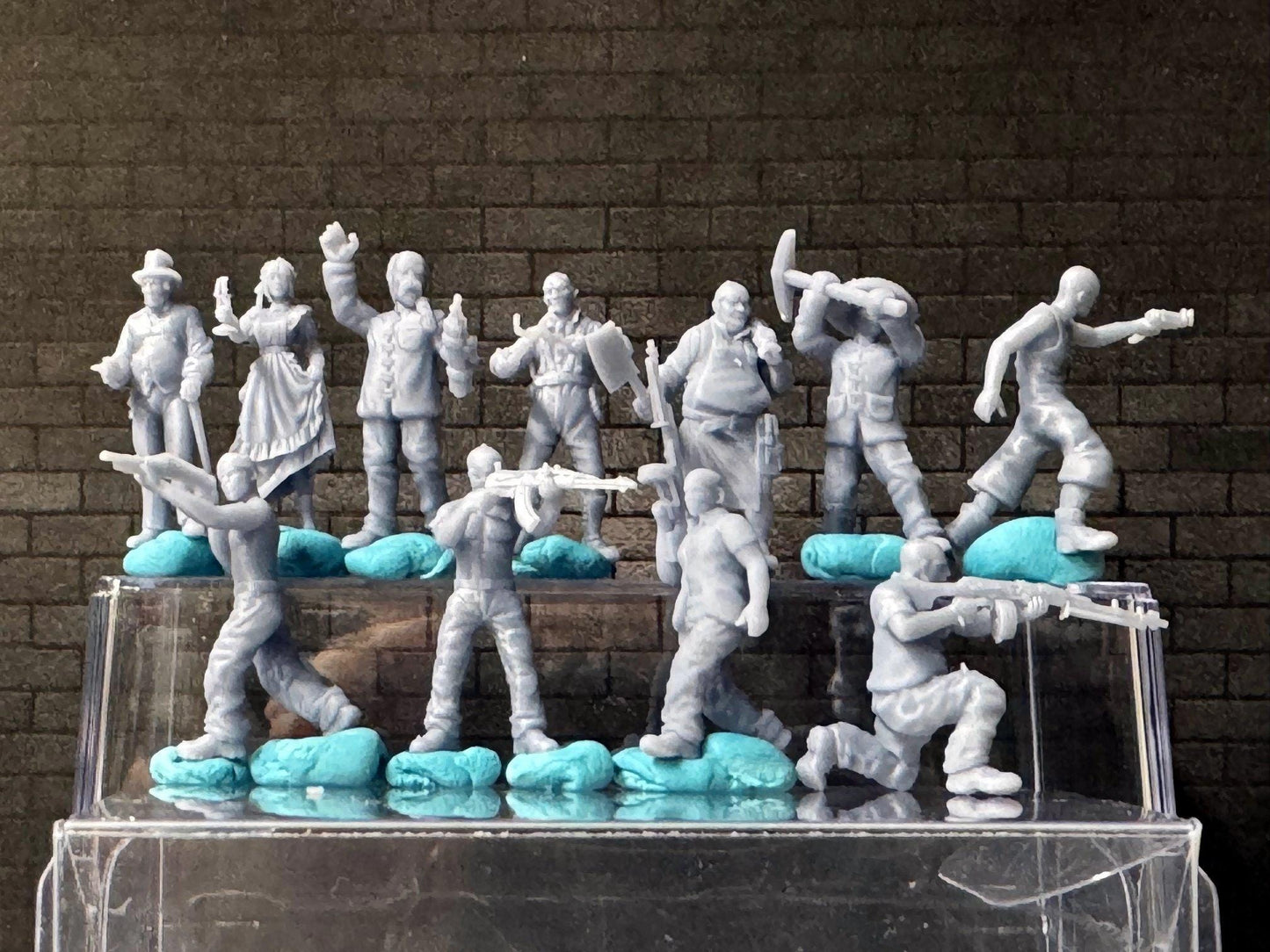 Double G 1:64 Miniature Human Figures - 3D Printed - Unpainted - great for Dioramas - Made in the USA LOT 652 Miniature 1.10