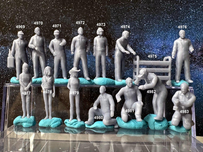 Double G 1:64 Miniature Human Figures - 3D Printed - Unpainted - great for Dioramas - LOT 669 Miniature 1.10 Pit Crew Mechanics