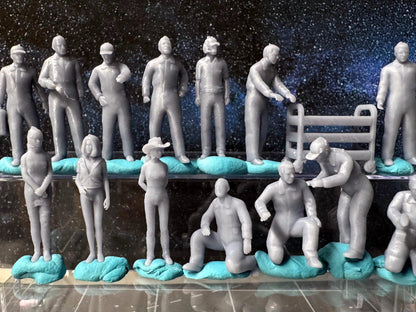 Double G 1:64 Miniature Human Figures - 3D Printed - Unpainted - great for Dioramas - LOT 669 Miniature 1.10 Pit Crew Mechanics