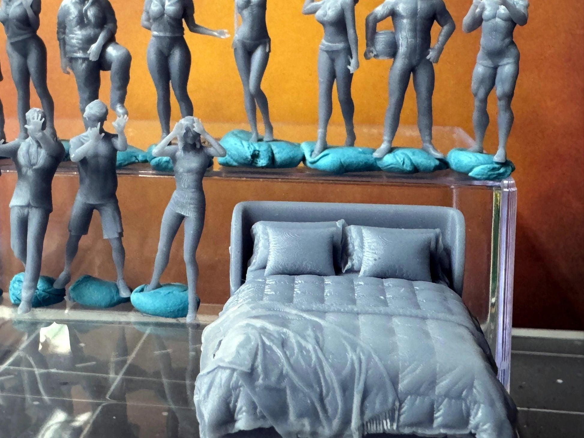 Double G 1:64 Miniature Human Figures - Unpainted - great for Dioramas - Made in the USA LOT 671 Miniature 1.10