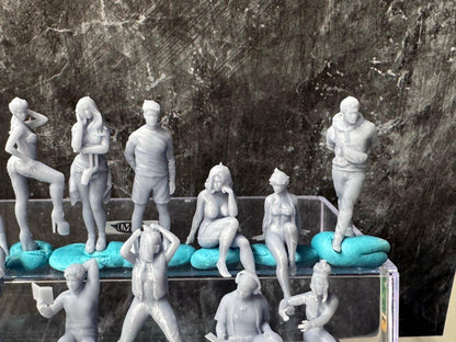 Double G 1:64 Miniature Human Figures - Unpainted - great for Dioramas - Made in the USA LOT 682 Miniature 1.10