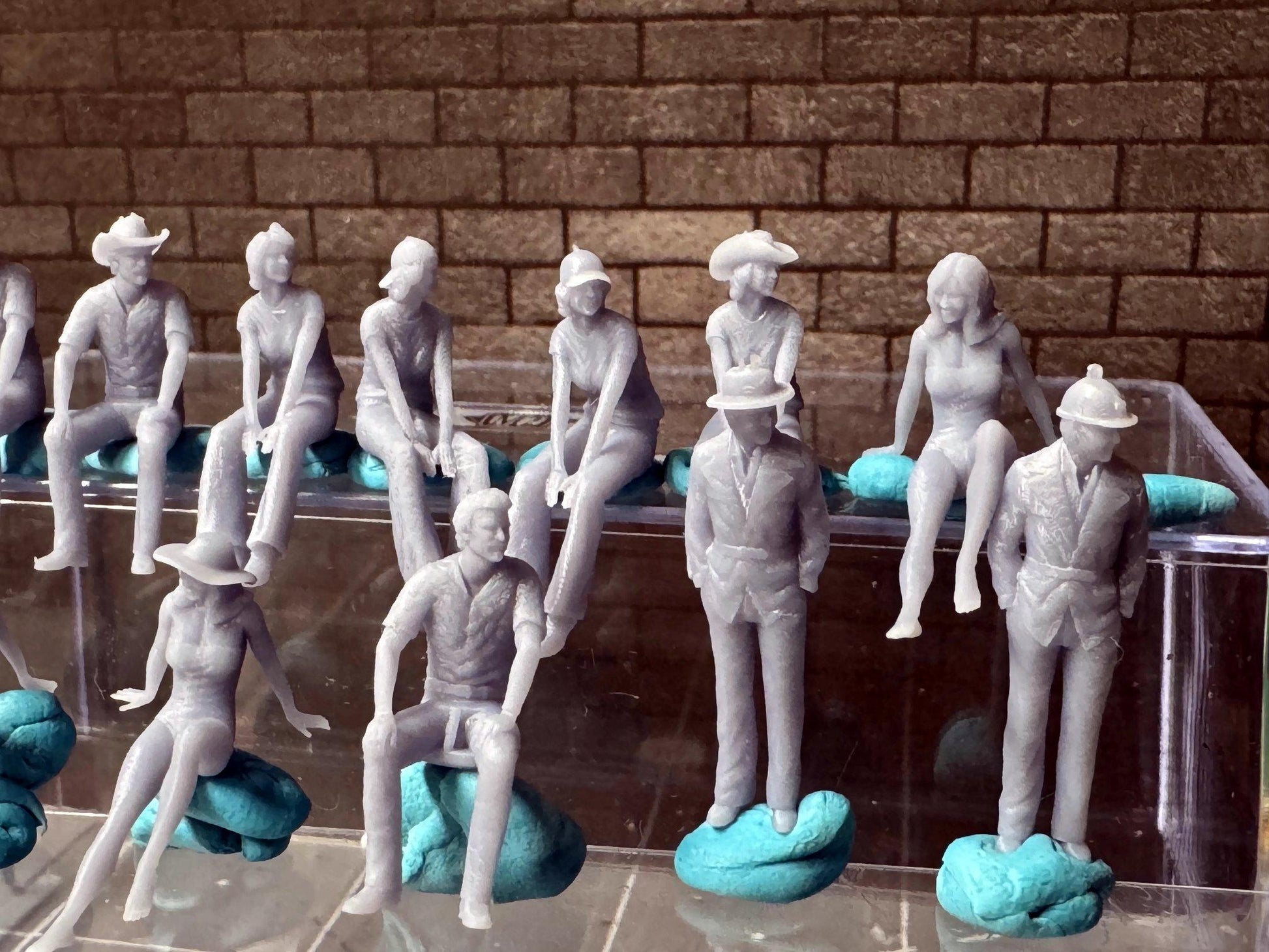 Double G 1:64 Miniature Human Figures - Unpainted - great for Dioramas - Made in the USA LOT 685A Miniature 1.10