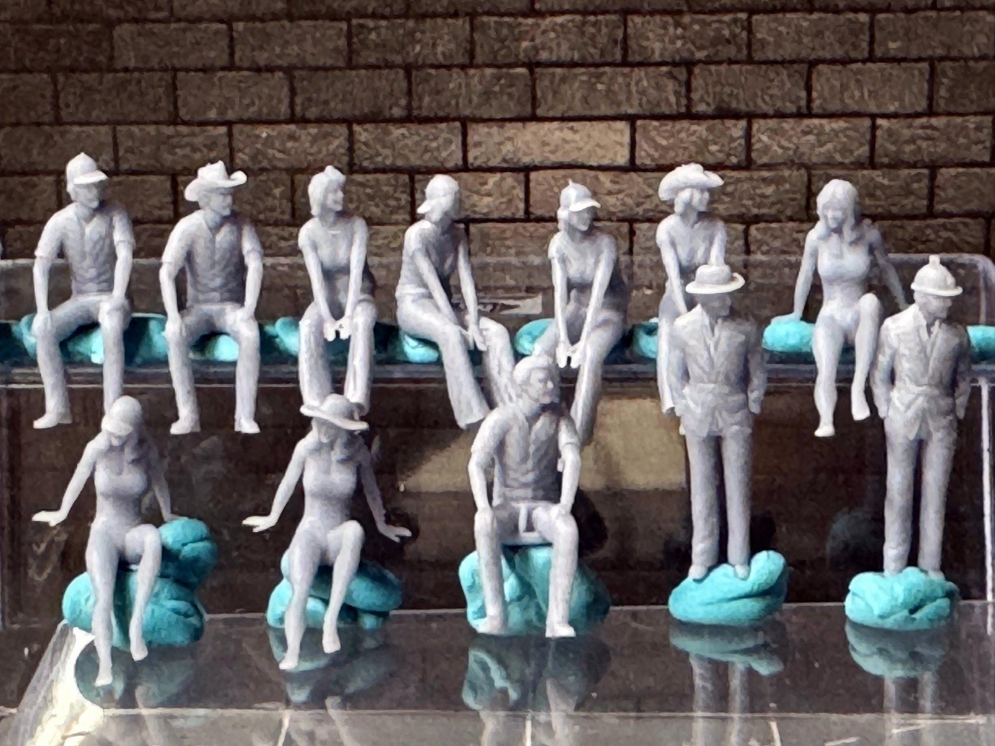 Double G 1:64 Miniature Human Figures - Unpainted - great for Dioramas - Made in the USA LOT 685A Miniature 1.10