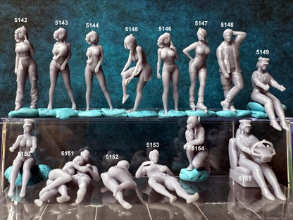 Double G 1:64 Miniature Human Figures - Unpainted - great for Dioramas - Made in the USA LOT 686 Miniature 1.10