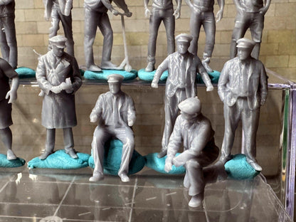Double G 1:64 Miniature Human Figures - Unpainted - great for Dioramas - Made in the USA LOT 687 Miniature 1.10