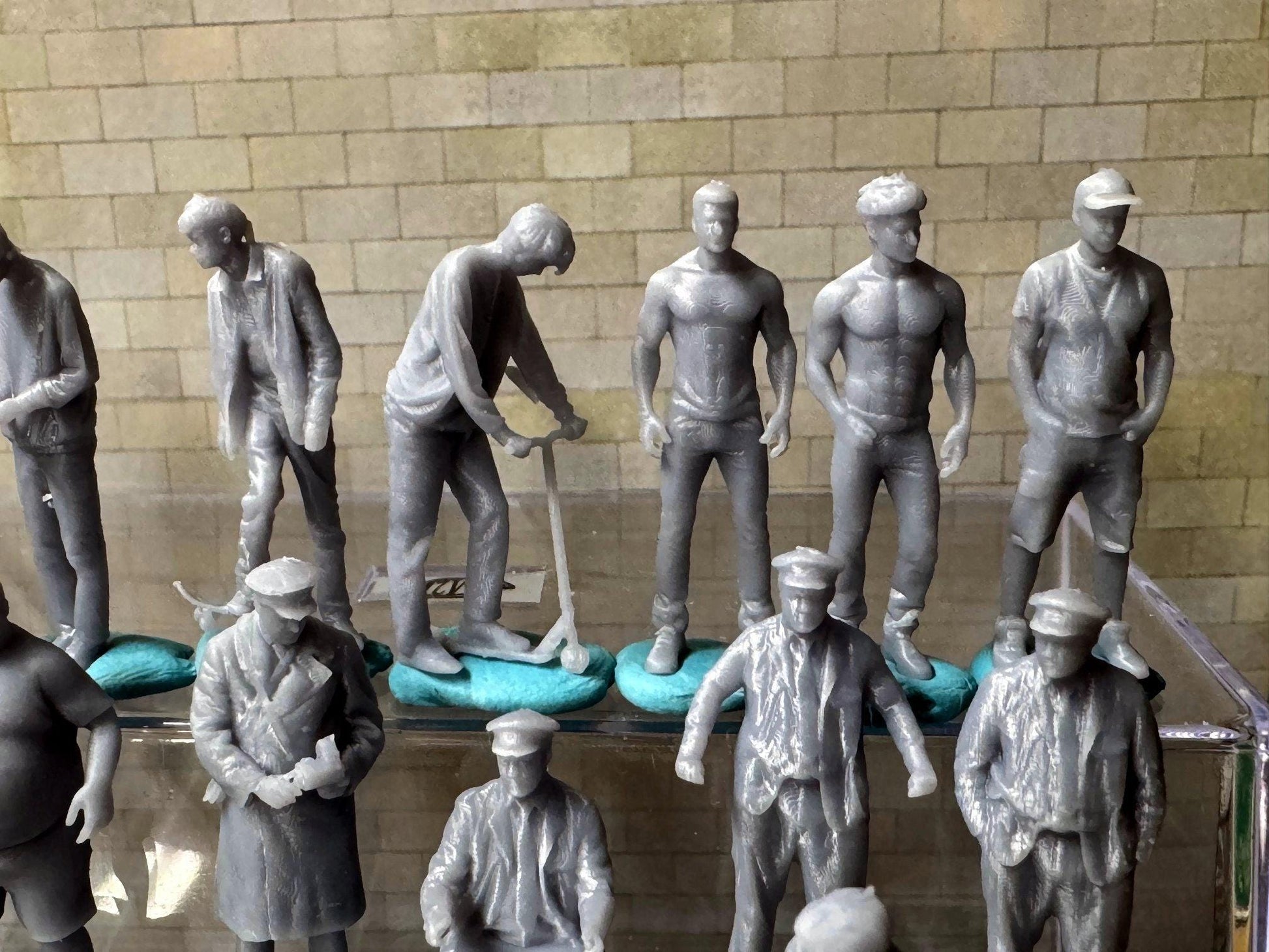 Double G 1:64 Miniature Human Figures - Unpainted - great for Dioramas - Made in the USA LOT 687 Miniature 1.10