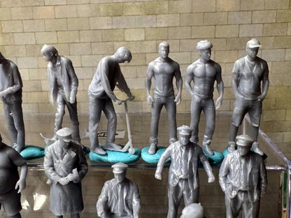 Double G 1:64 Miniature Human Figures - Unpainted - great for Dioramas - Made in the USA LOT 687 Miniature 1.10