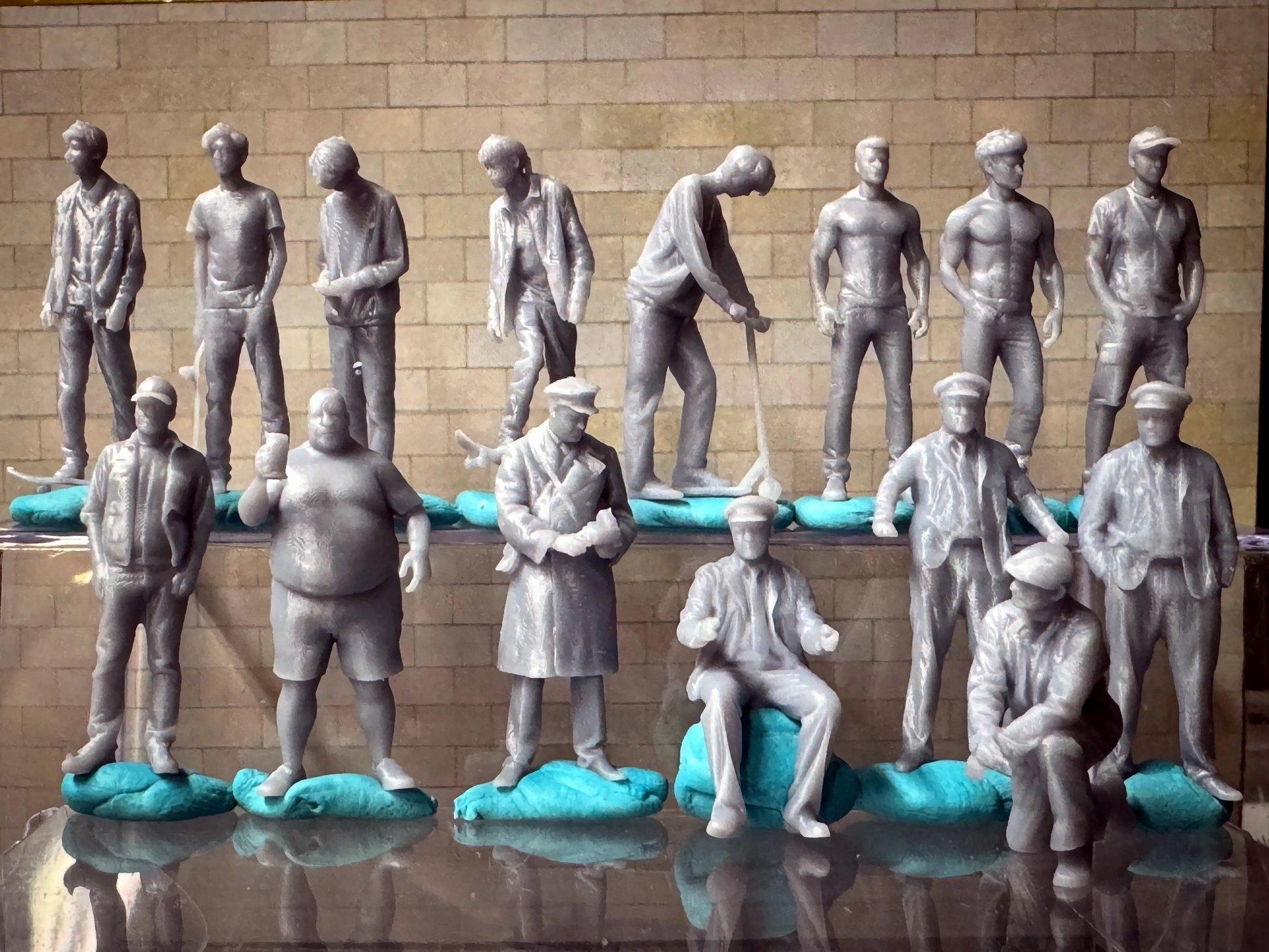 Double G 1:64 Miniature Human Figures - Unpainted - great for Dioramas - Made in the USA LOT 687 Miniature 1.10
