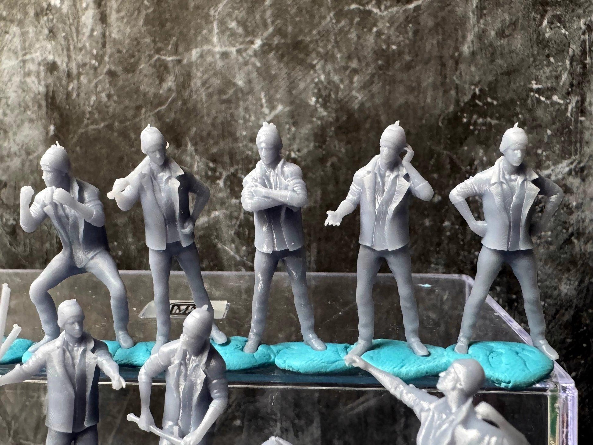 Double G 1:64 Miniature Human Figures - Unpainted - great for Dioramas - Made in the USA LOT 691 Miniature 1.10 Criminals