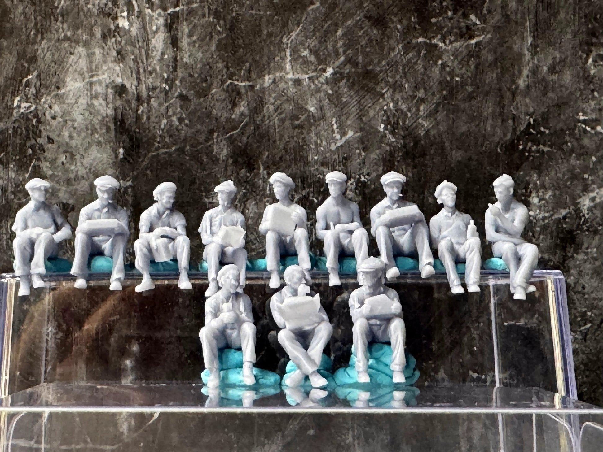 Double G 1:64 Miniature Human Figures - Unpainted - great for Dioramas - Made in the USA LOT 692 Miniature 1.10 Construction Break