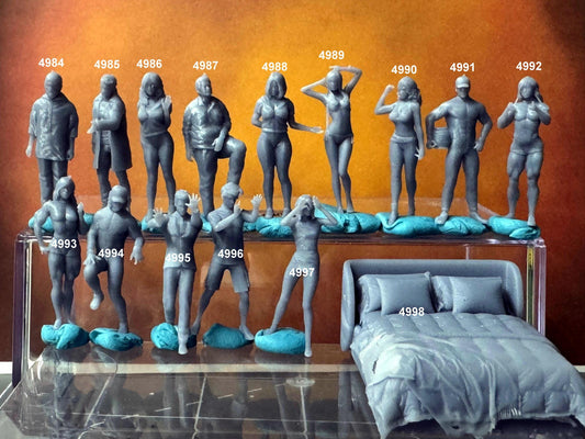 Double G 1:64 Miniature Human Figures - Unpainted - great for Dioramas - Made in the USA LOT 671 Miniature 1.10