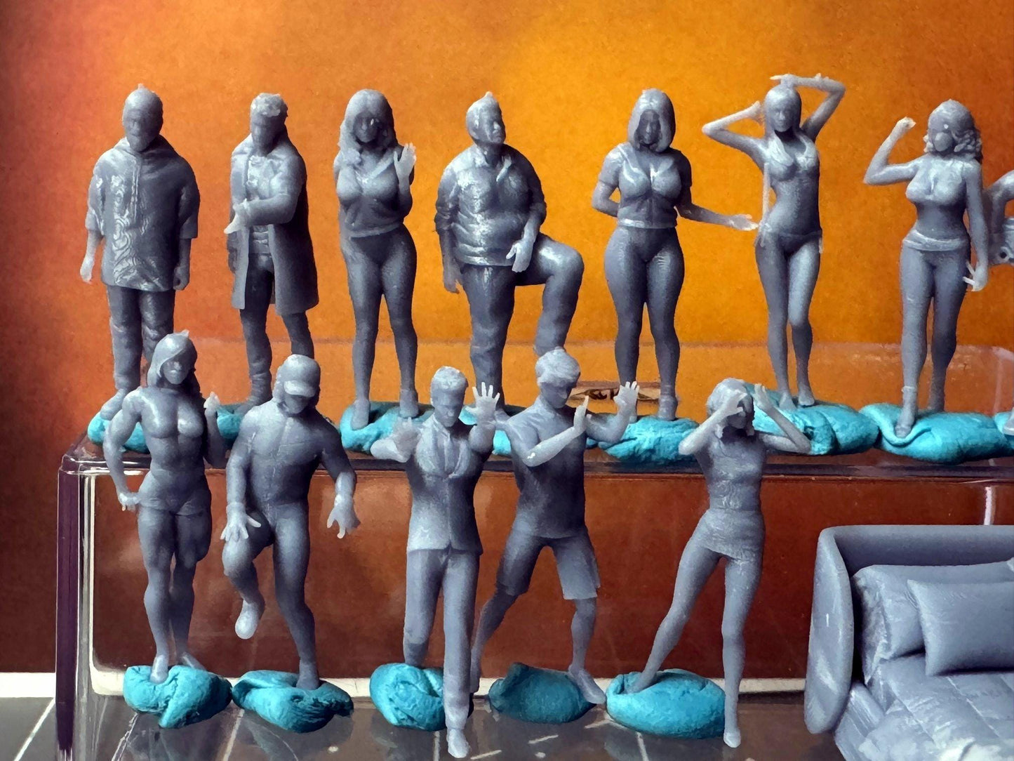 Double G 1:64 Miniature Human Figures - Unpainted - great for Dioramas - Made in the USA LOT 671 Miniature 1.10