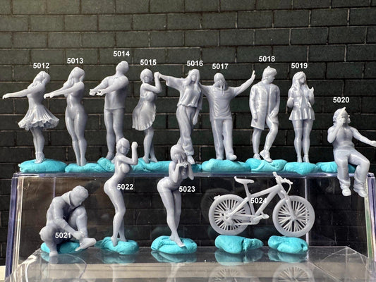 Double G 1:64 Miniature Human Figures - Unpainted - great for Dioramas - Made in the USA LOT 678 Miniature 1.10