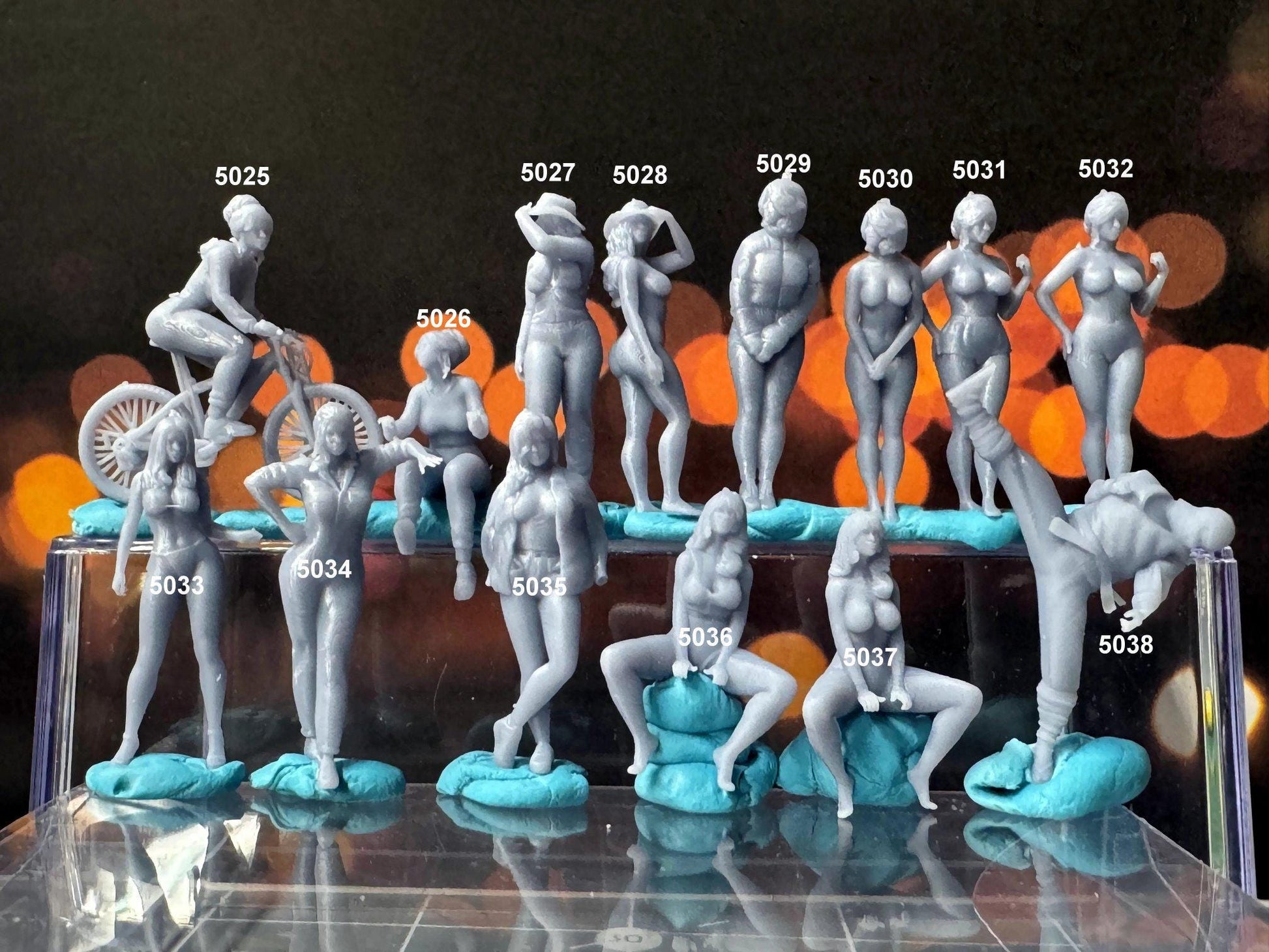 Double G 1:64 Miniature Human Figures - Unpainted - great for Dioramas - Made in the USA LOT 679 Miniature 1.10