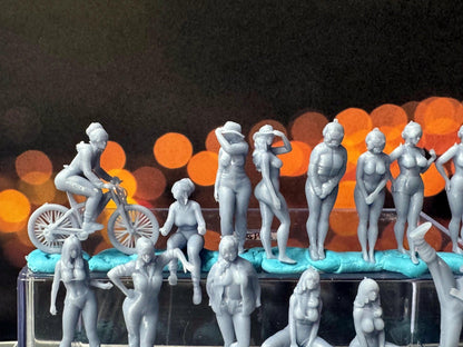 Double G 1:64 Miniature Human Figures - Unpainted - great for Dioramas - Made in the USA LOT 679 Miniature 1.10