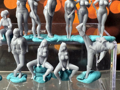 Double G 1:64 Miniature Human Figures - Unpainted - great for Dioramas - Made in the USA LOT 679 Miniature 1.10