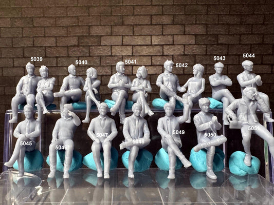 Double G 1:64 Miniature Human Figures - Unpainted - great for Dioramas - Made in the USA LOT 680 Miniature 1.10