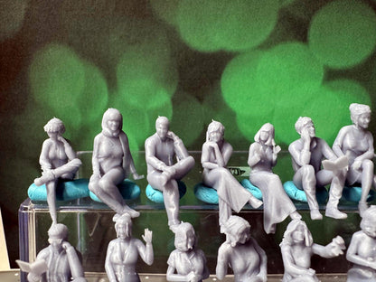 Double G 1:64 Miniature Human Figures - Unpainted - great for Dioramas - Made in the USA LOT 681 Miniature 1.10