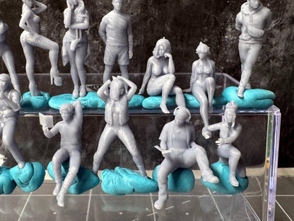 Double G 1:64 Miniature Human Figures - Unpainted - great for Dioramas - Made in the USA LOT 682 Miniature 1.10