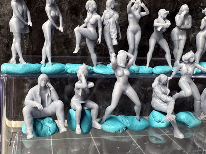 Double G 1:64 Miniature Human Figures - Unpainted - great for Dioramas - Made in the USA LOT 683 Miniature 1.10