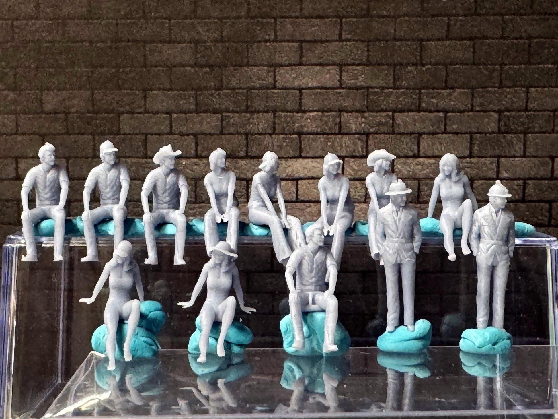 Double G 1:64 Miniature Human Figures - Unpainted - great for Dioramas - Made in the USA LOT 685A Miniature 1.10