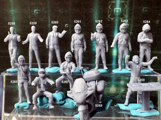 Double G 1:64 Miniature Human Figures - Unpainted - great for Dioramas - Made in the USA LOT 693 Miniature 1.10 Misc People