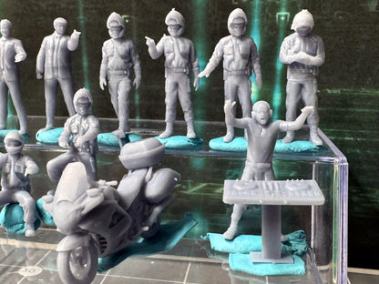 Double G 1:64 Miniature Human Figures - Unpainted - great for Dioramas - Made in the USA LOT 693 Miniature 1.10 Misc People