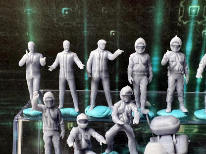 Double G 1:64 Miniature Human Figures - Unpainted - great for Dioramas - Made in the USA LOT 693 Miniature 1.10 Misc People