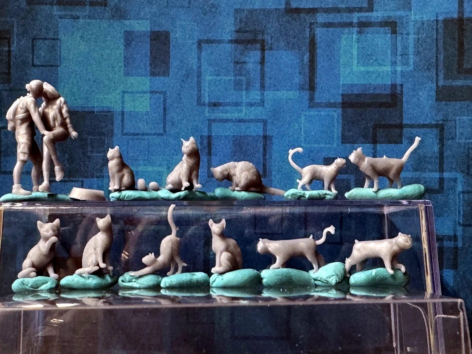 Double G 1:64 Miniature Human Figures - Unpainted - great for Dioramas - Made in the USA LOT 695 Miniature 1.10 Cats