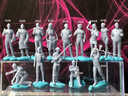Double G 1:64 Miniature Human Figures - Unpainted - great for Dioramas - Made in the USA LOT 698 Miniature 1.10 Misc People