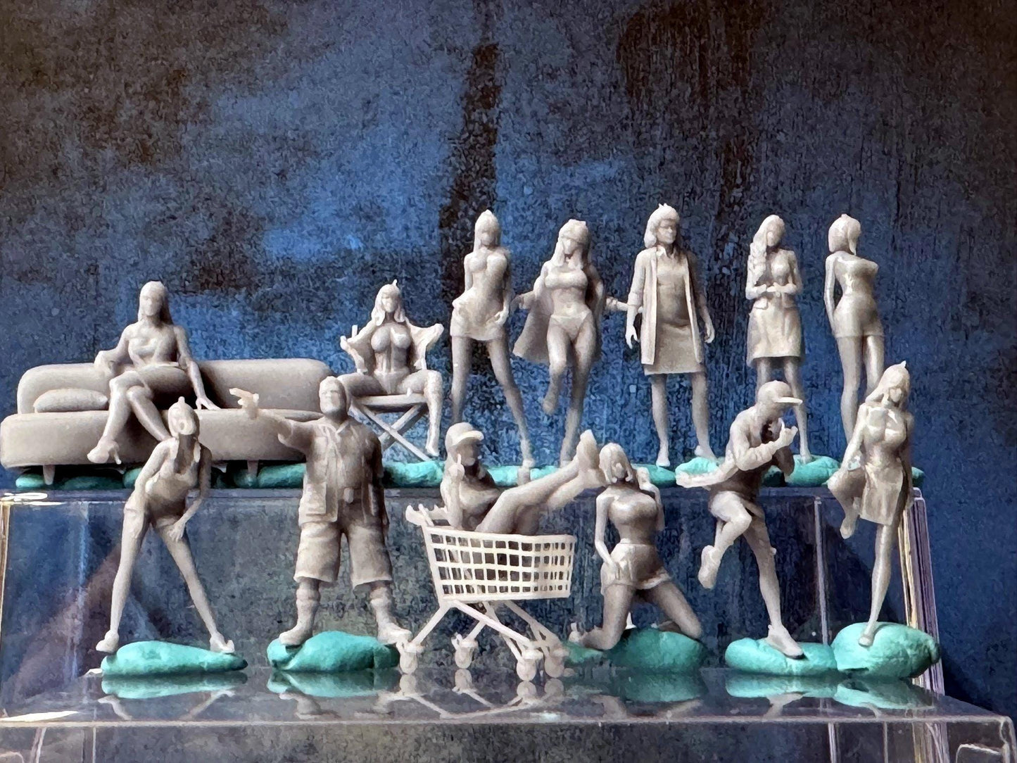 Double G 1:64 Miniature Human Figures - Unpainted - great for Dioramas - Made in the USA LOT 699 Miniature 1.10 Misc People
