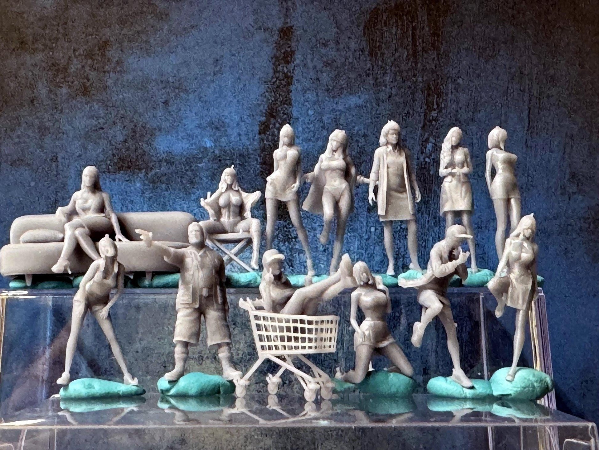 Double G 1:64 Miniature Human Figures - Unpainted - great for Dioramas - Made in the USA LOT 699 Miniature 1.10 Misc People