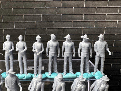Double G 1:64 Miniature Human Figures - Unpainted - great for Dioramas - Made in the USA LOT 701 Miniature 1.10 Misc People