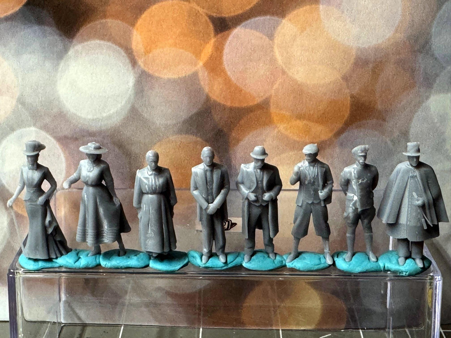 Double G 1:64 Miniature Human Figures - Unpainted - great for Dioramas - Made in the USA LOT 690 Miniature 1.10 Retro Folks