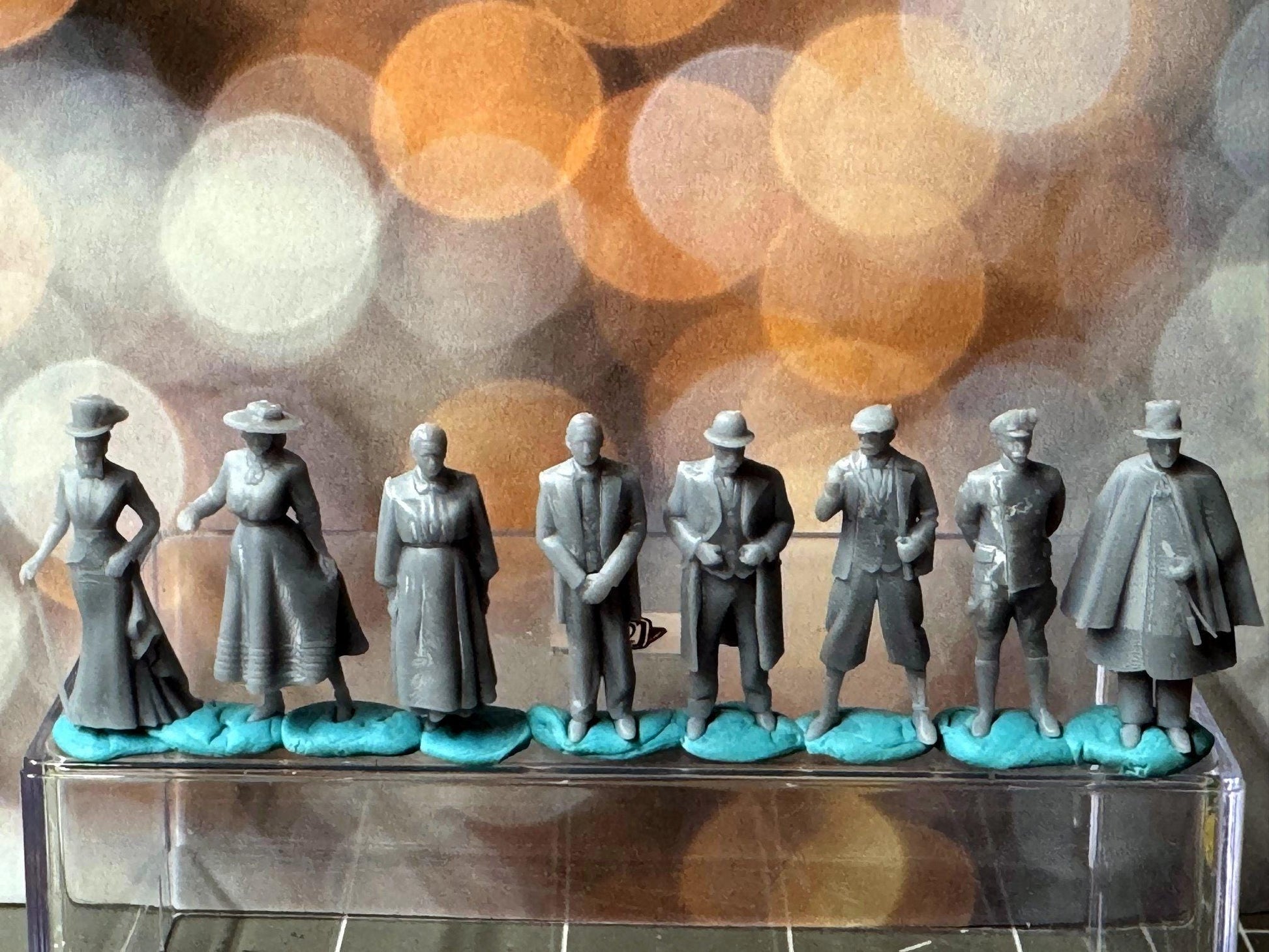 Double G 1:64 Miniature Human Figures - Unpainted - great for Dioramas - Made in the USA LOT 690 Miniature 1.10 Retro Folks