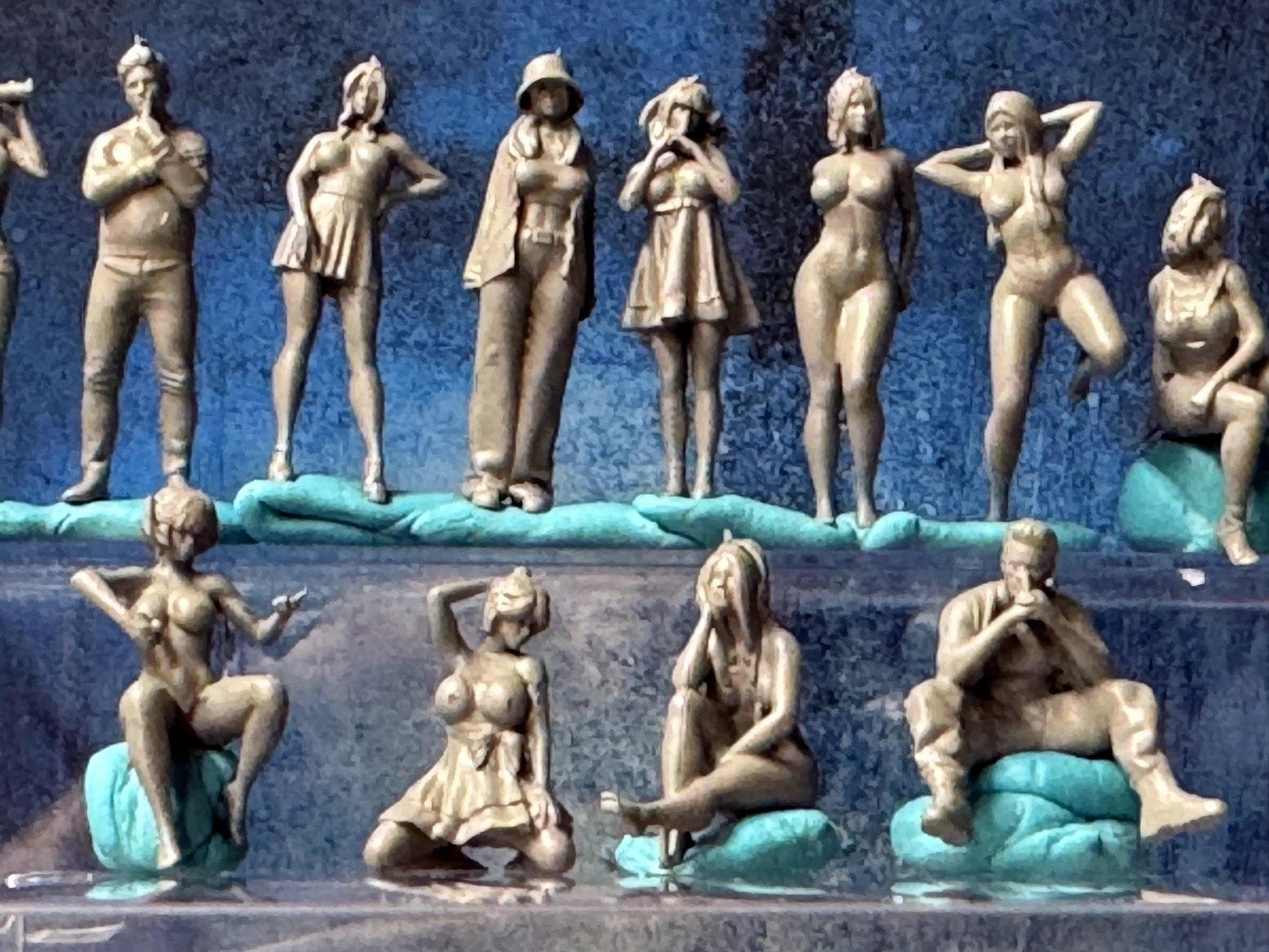 Double G 1:64 Miniature Human Figures - Unpainted - great for Dioramas - Made in the USA LOT 703 Miniature 1.10 Misc People