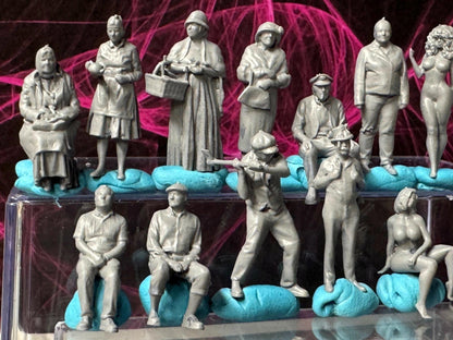 Double G 1:64 Miniature Human Figures - Unpainted - great for Dioramas - Made in the USA LOT 704 Miniature 1.10 Misc People