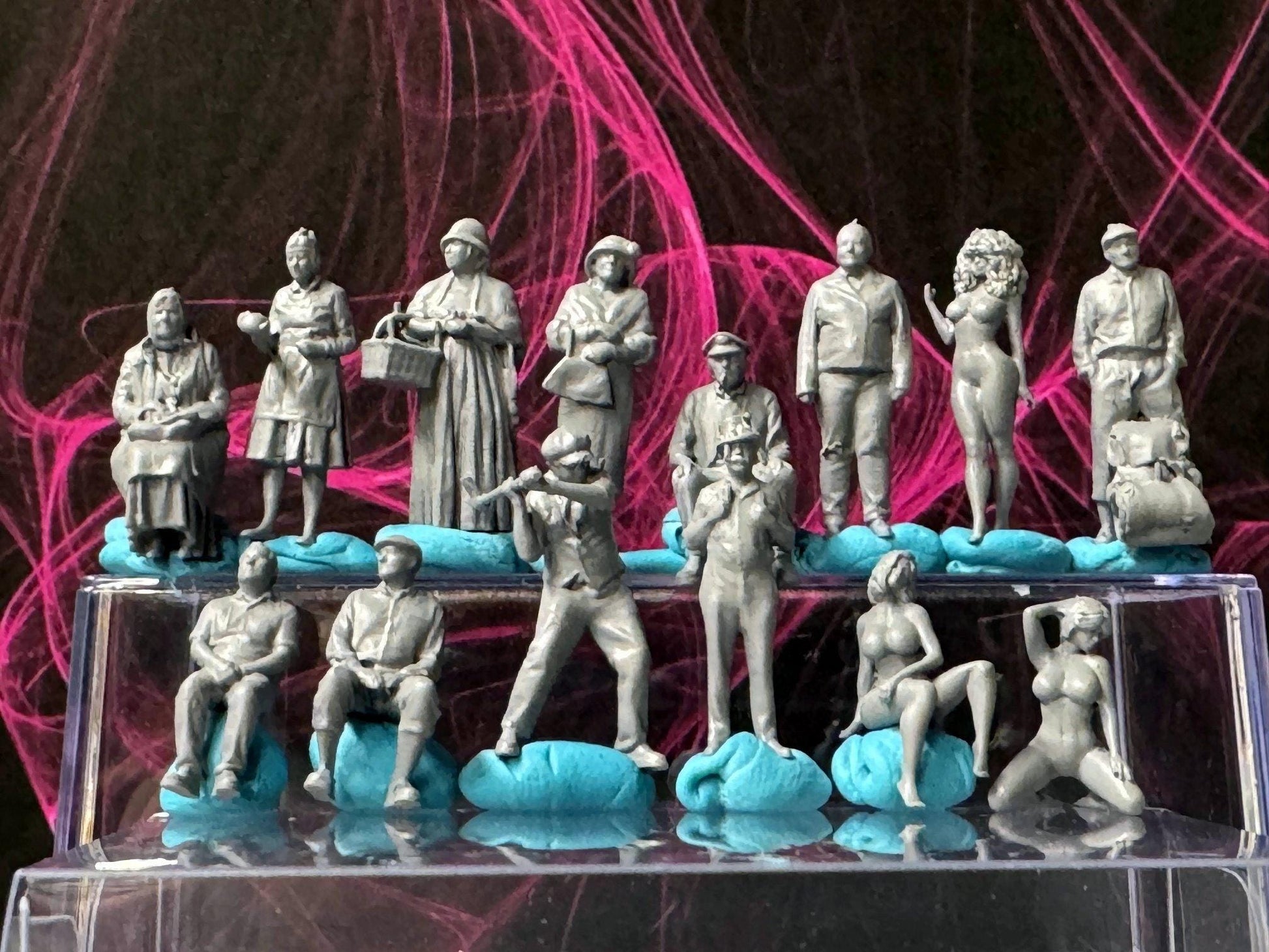 Double G 1:64 Miniature Human Figures - Unpainted - great for Dioramas - Made in the USA LOT 704 Miniature 1.10 Misc People