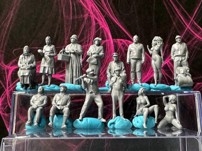 Double G 1:64 Miniature Human Figures - Unpainted - great for Dioramas - Made in the USA LOT 704 Miniature 1.10 Misc People