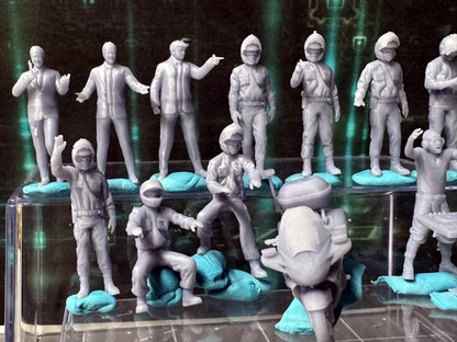 Double G 1:64 Miniature Human Figures - Unpainted - great for Dioramas - Made in the USA LOT 693 Miniature 1.10 Misc People
